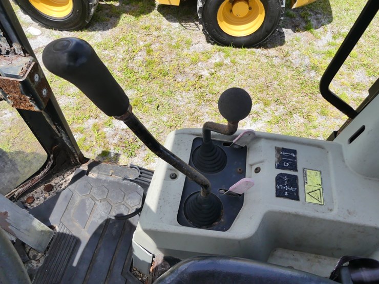 2015-caterpillar-903c-image-11