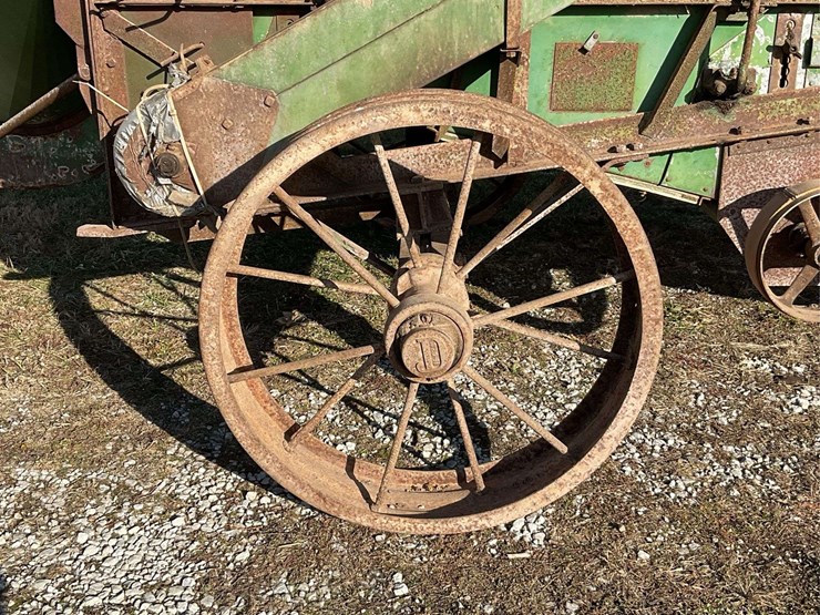 john-deere-threshing-machine-with-hart-feeder-image-38