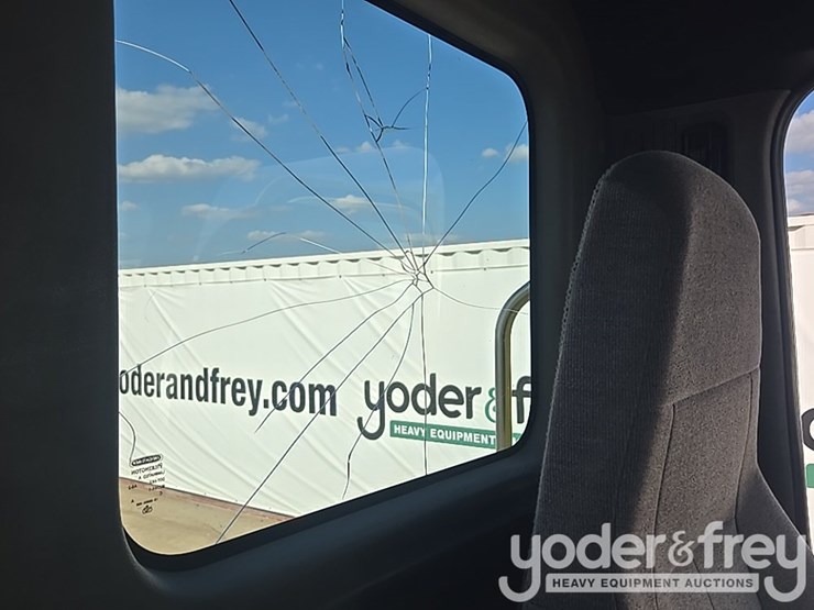 2014-freightliner-cascadia-113-image-114