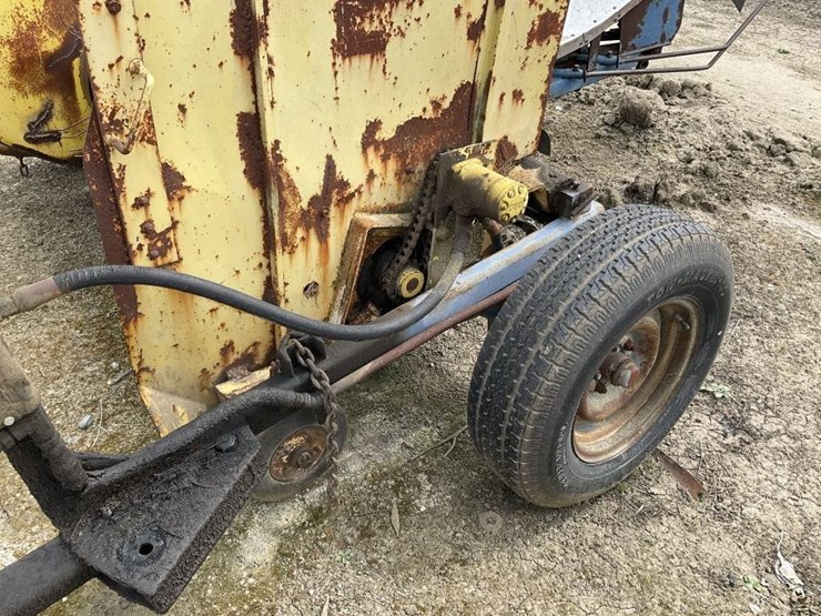 new-holland-5'-pull-hyd.-hay-turner-image-9