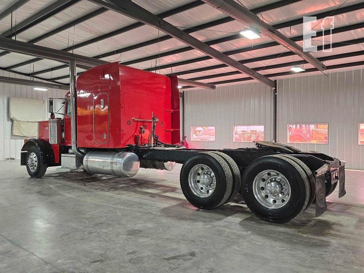 2002-peterbilt-378-image-4