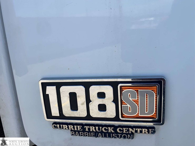 2016-freightliner-108sd-image-35