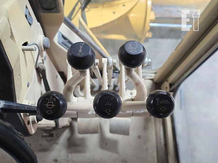 2001-caterpillar-140h-vhp-image-17