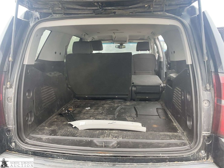 2017-chevrolet-tahoe-image-25