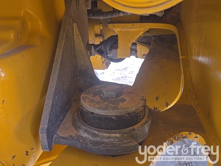 2022-deere-260e-image-44