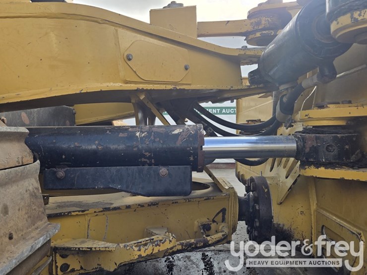 2019-caterpillar-d6-lgp-image-32