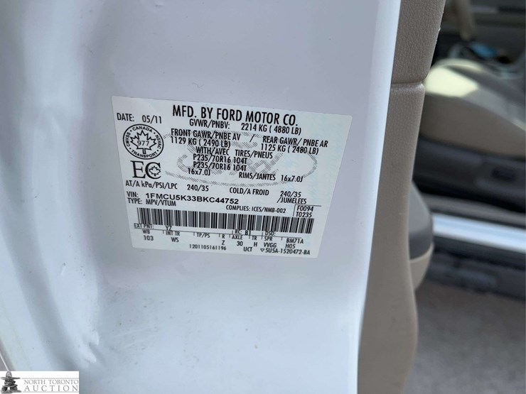 2011-ford-escape-hybrid-image-18