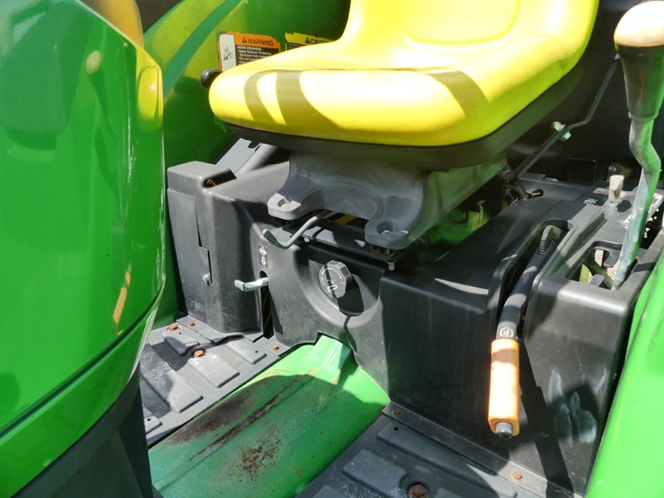 2019-john-deere-4044m-image-11