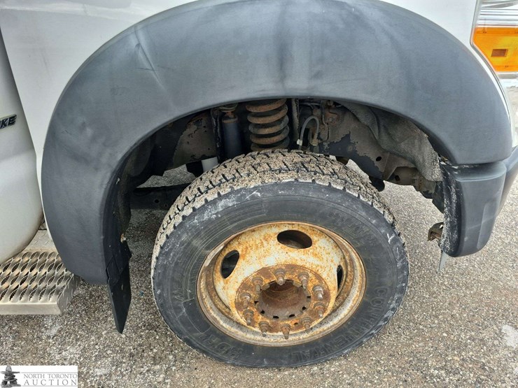 2011-ford-f550-image-39