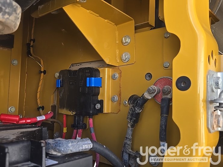 2019-caterpillar-336-image-35