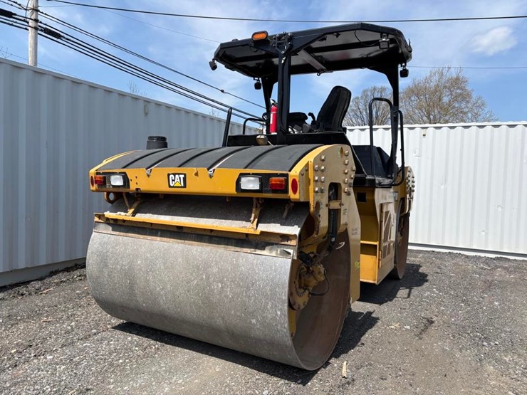 2018-caterpillar-cb13-image-9