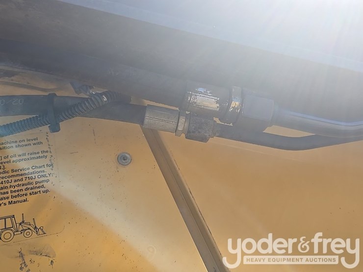 2010-deere-310sj-image-33