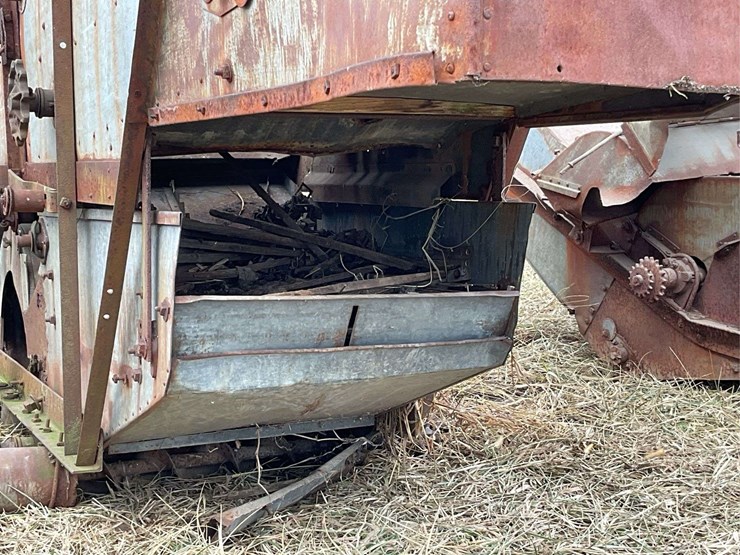 gleaner-fordson-mounted-combine-image-30