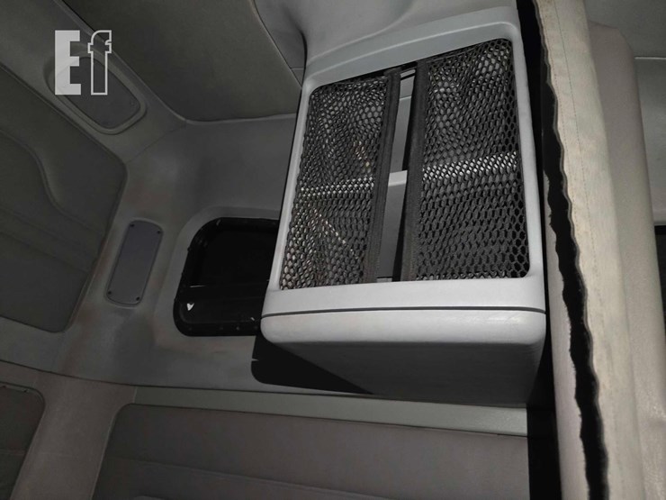 2009-freightliner-columbia-120-image-20