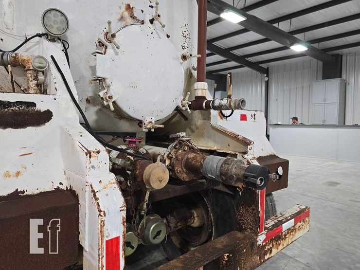 dragon-products-&-industries-vacuum-tank-trailer-image-10
