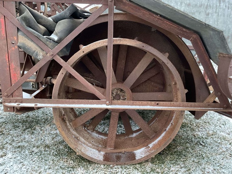fordson-with-mounted-gleaner-combine-image-13