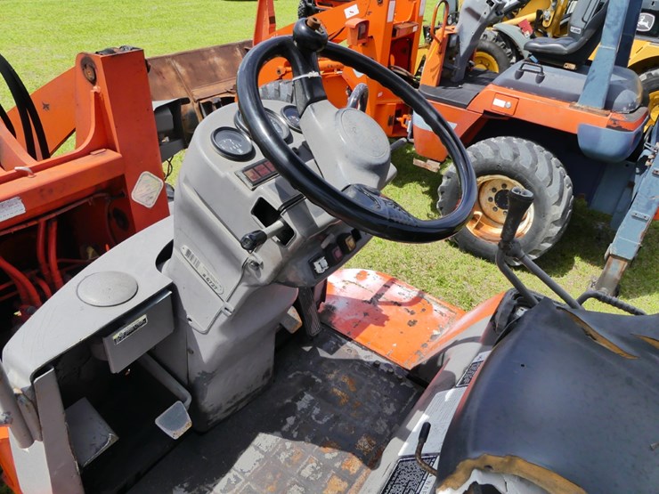 2012-kubota-r520s-image-12