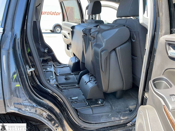 2017-chevrolet-tahoe-image-18