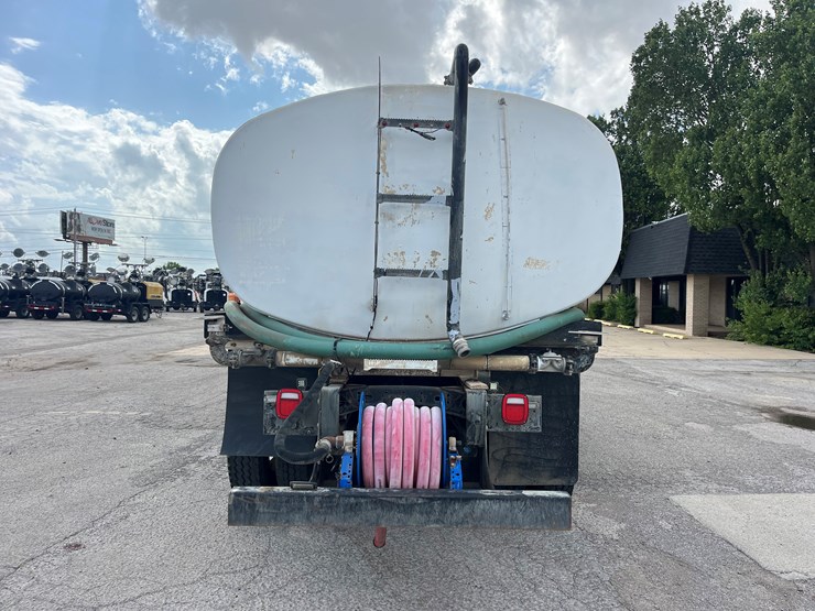 2020-freightliner-m2-106-image-6