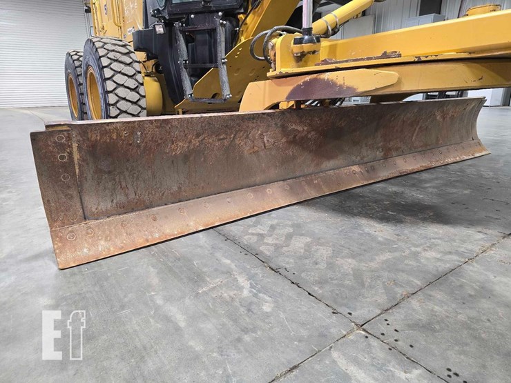 2011-caterpillar-140m2-image-10