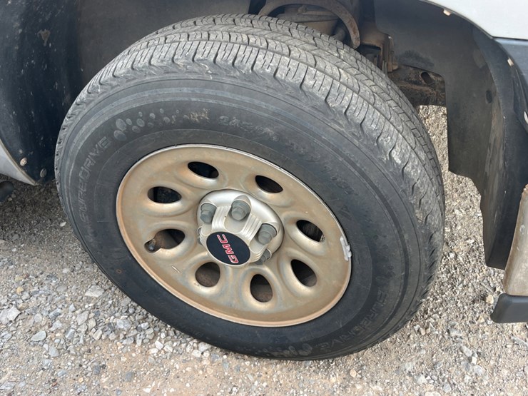 2010-gmc-sierra-1500-image-13