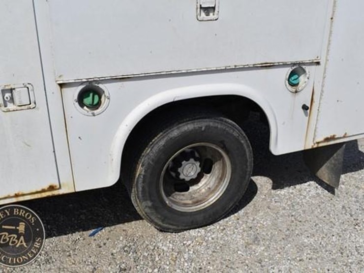 2007-chevrolet-3500-image-21