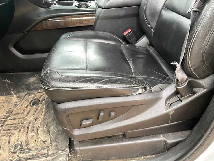 2015-chevrolet-suburban-image-68