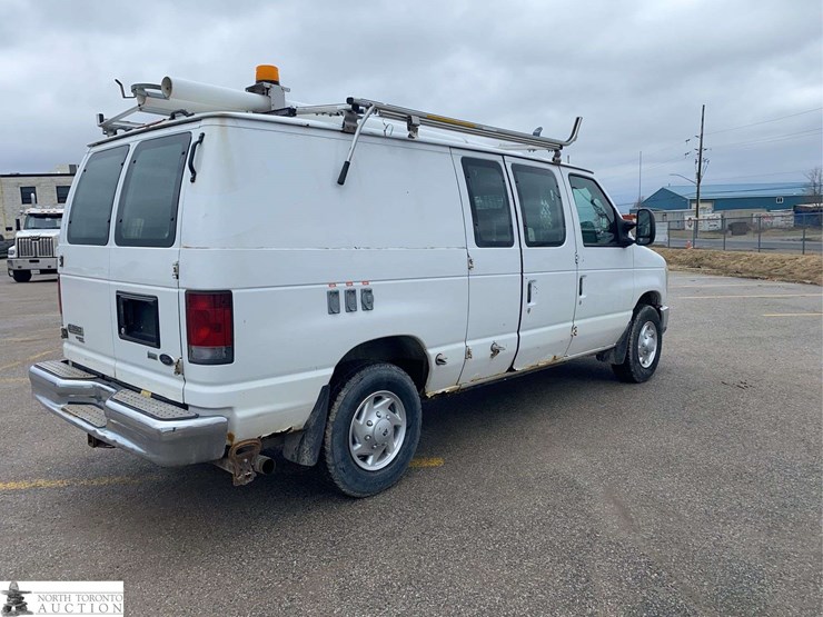 2011-ford-cargo-image-6