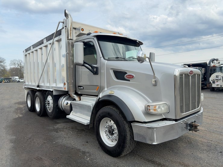 2015-peterbilt-567-image-7