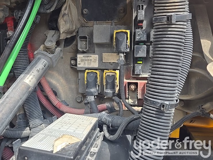 2012-freightliner-cascadia-125-image-64