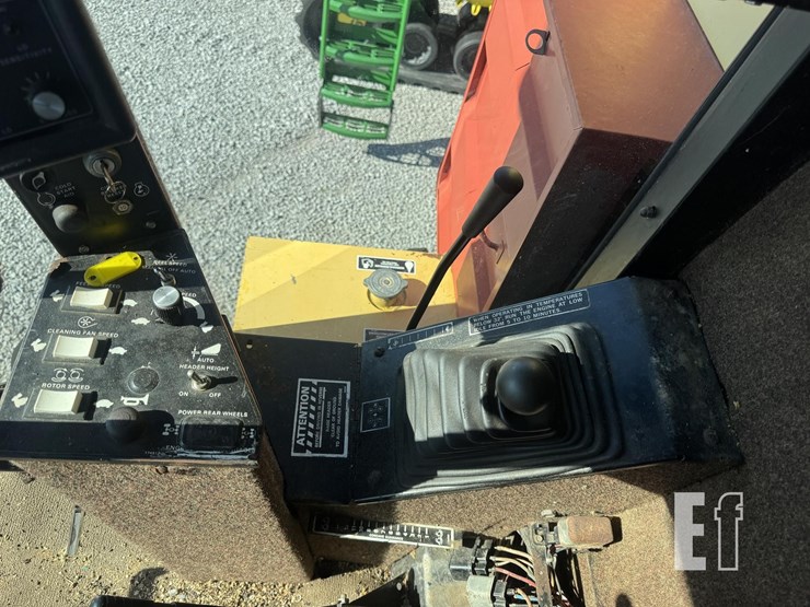 1987-new-holland-tr86-image-24