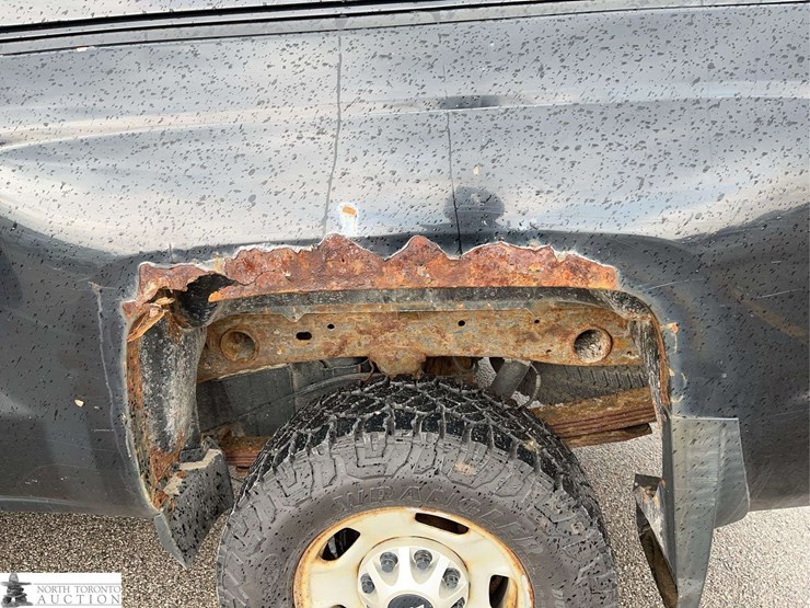 2015-chevrolet-silverado-2500hd-image-30