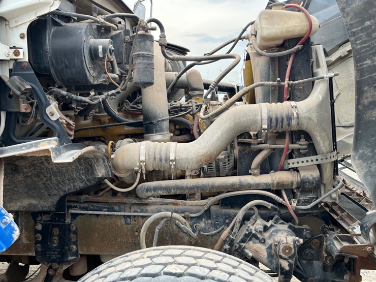 2002-sterling-lt9500-image-9