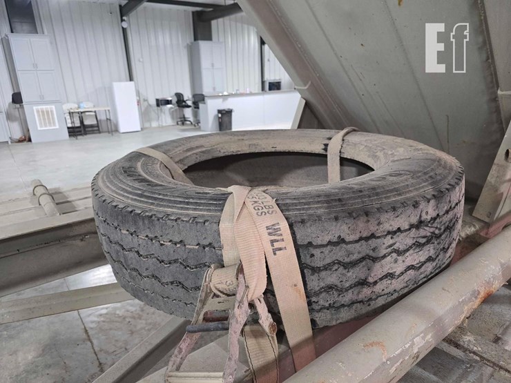 40-foot-pneumatic-tank-trailer-image-23