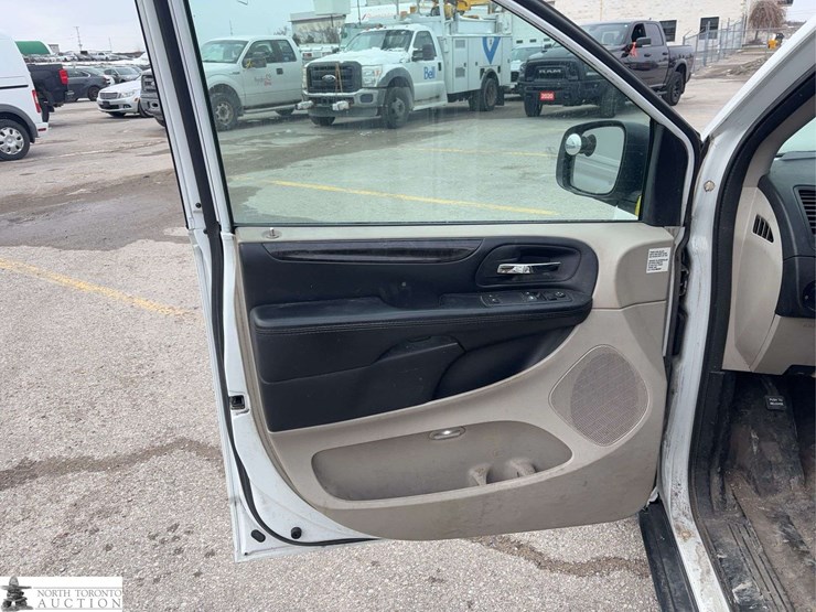 2015-ram-c/v-image-19