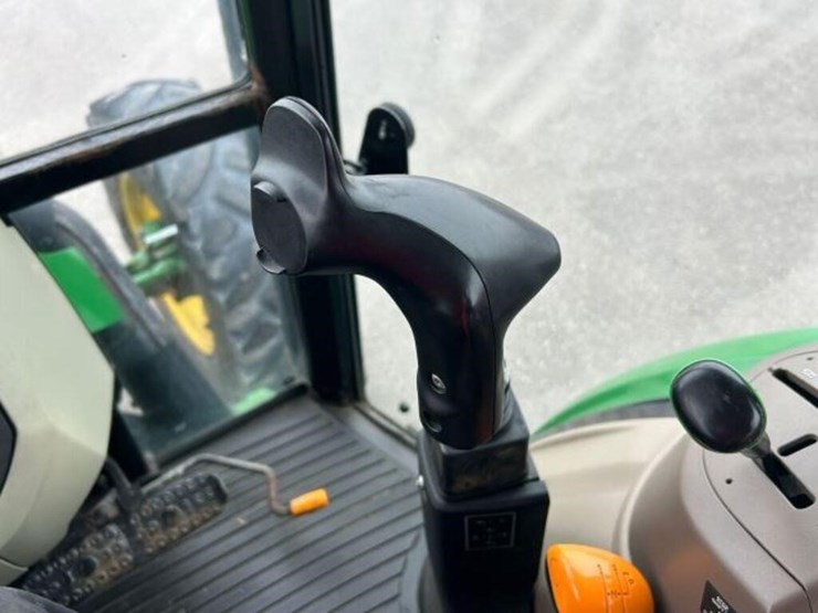 2016-john-deere-5085e-image-17