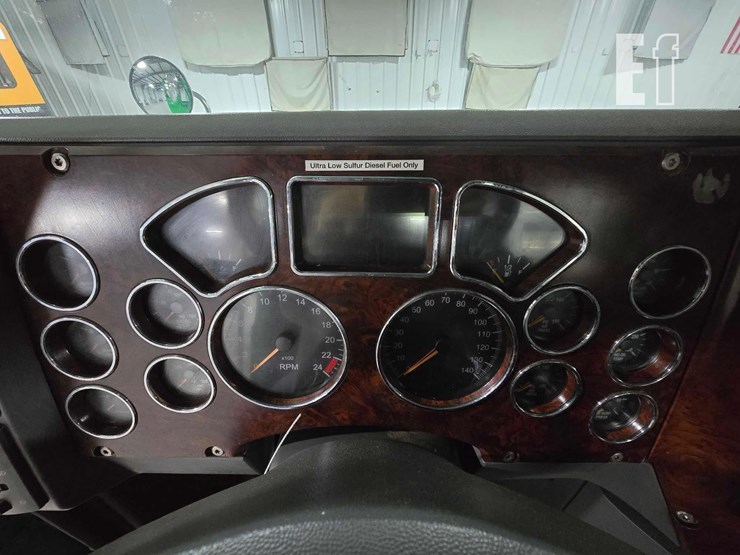 2017-mack-pinnacle-cxu613-image-12