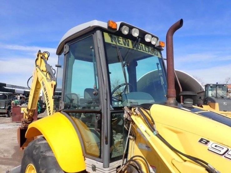 2012-new-holland-b95b-image-21