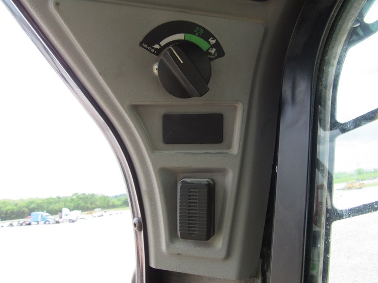 caterpillar-262d-image-8