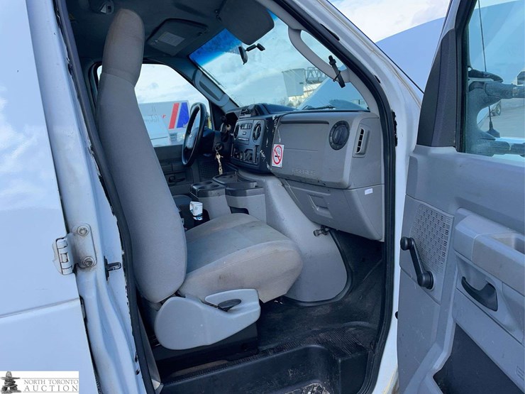 2011-ford-cargo-image-18