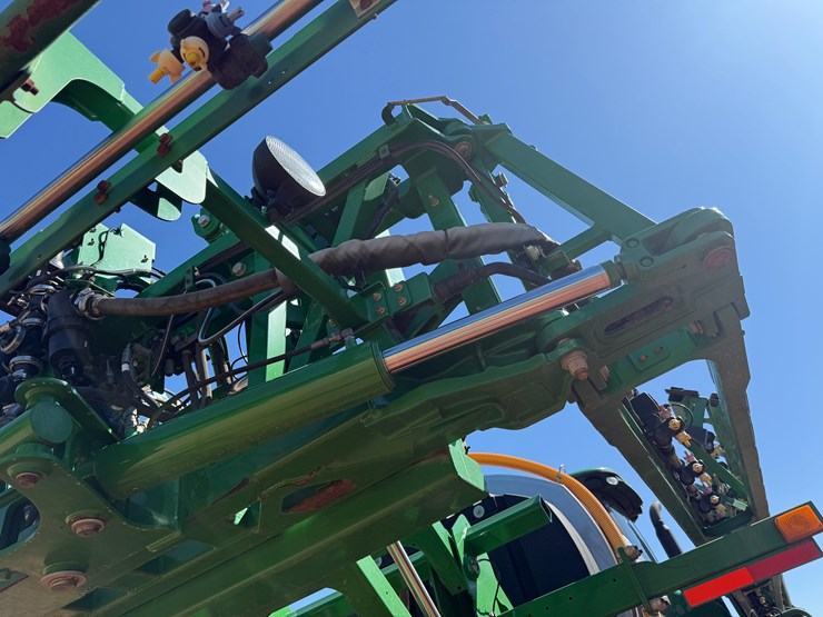 2015-john-deere-r4038-image-19