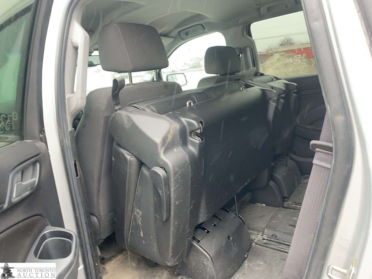 2017-chevrolet-tahoe-image-15