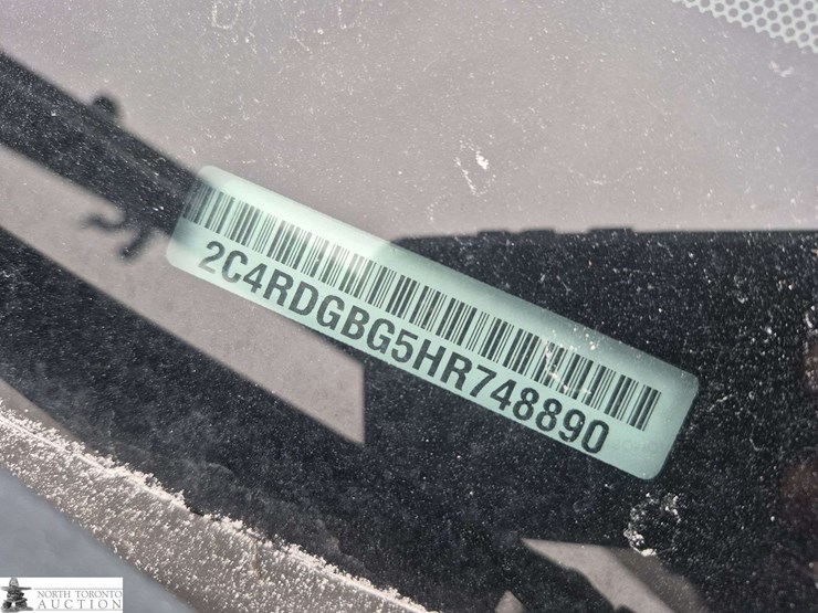 2017-dodge-grand-caravan-sxt-image-16