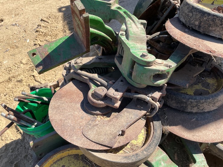 #3956-•-(12)-john-deere-single-disc-culters-image-19