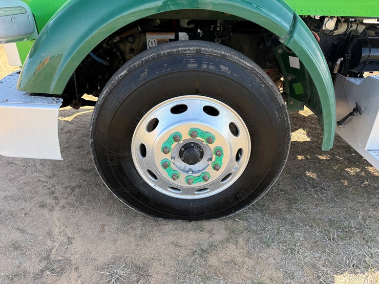 2020-peterbilt-367-image-18