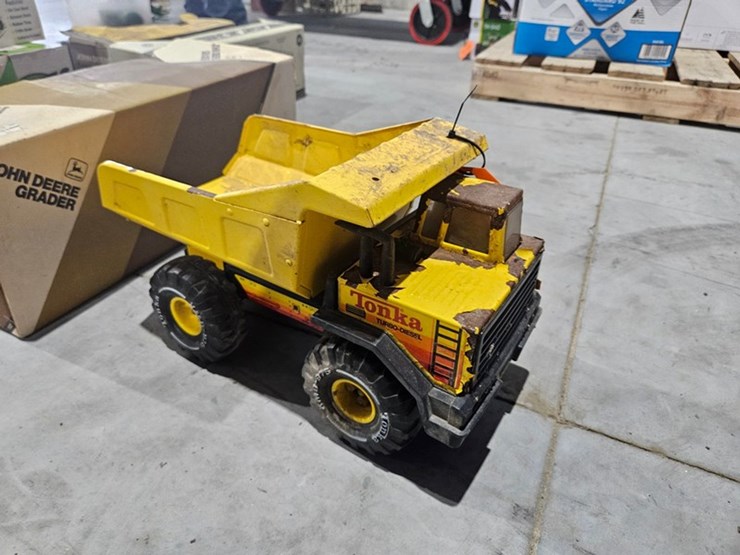 #972-•-tonka-toy-metal-dump-truck-image-5