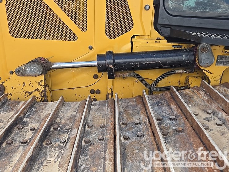 2021-caterpillar-d1-image-29