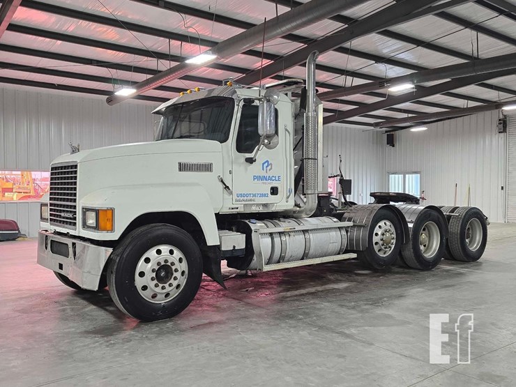 2017-mack-pinnacle-chu613-image-1