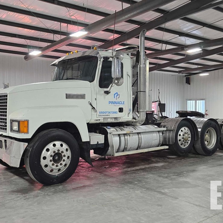 2017 MACK PINNACLE CHU613