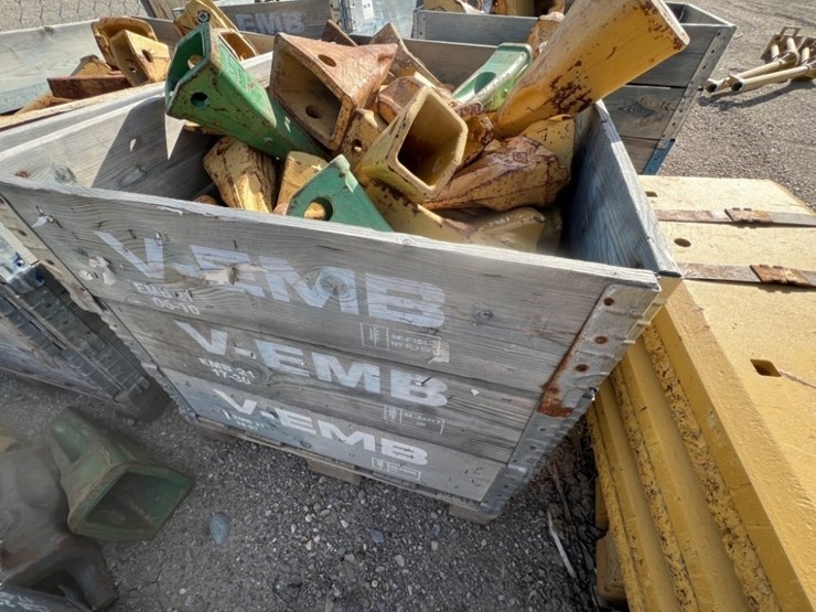 caterpillar-&-esco-dig-bucket-teeth-image-8